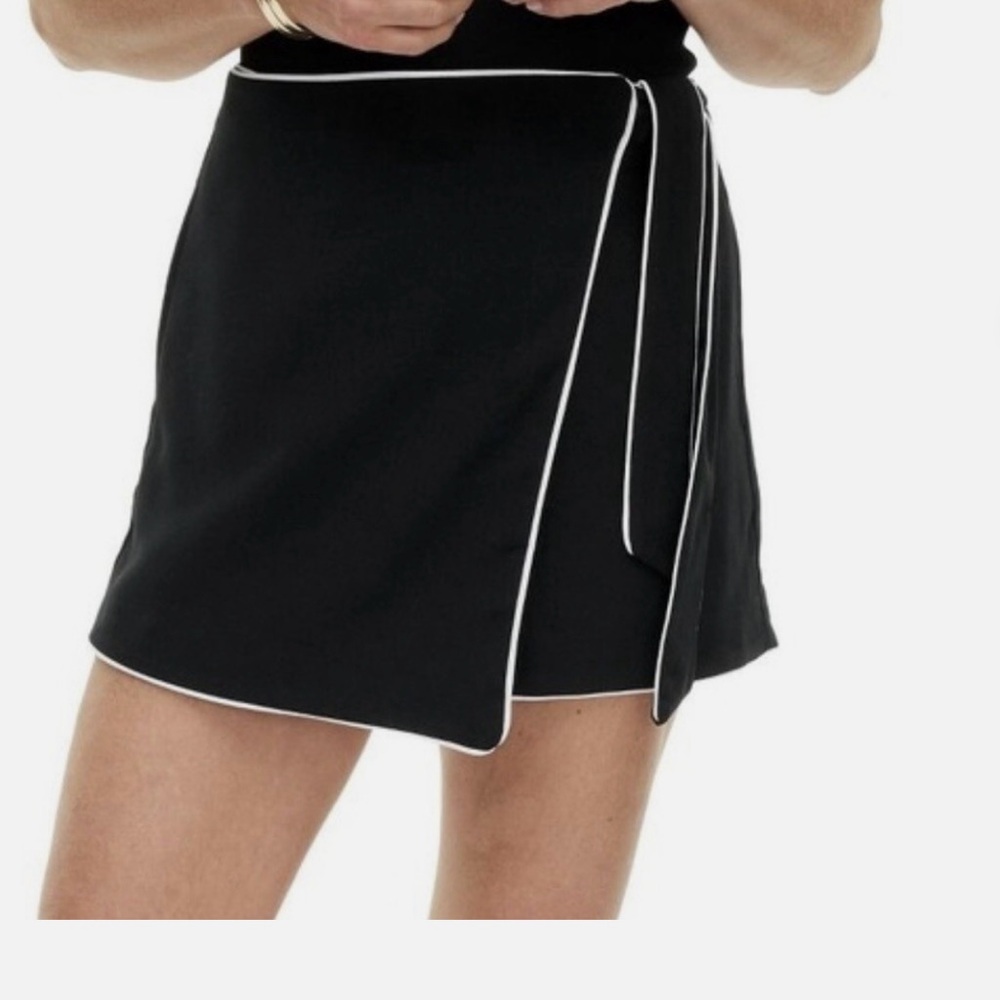 Black and White Skort